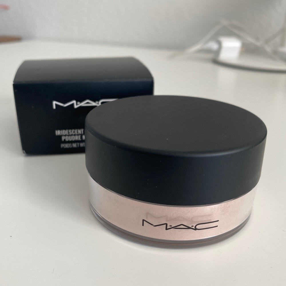 BNIB MAC Iridescent Powder in Silver Dusk